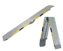 Klappbare Aluminium-Auffahrrampen für einfachen Transport und platzsparende Lagerung